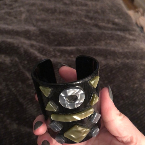 Geo- black bangle - Picture 3 of 4